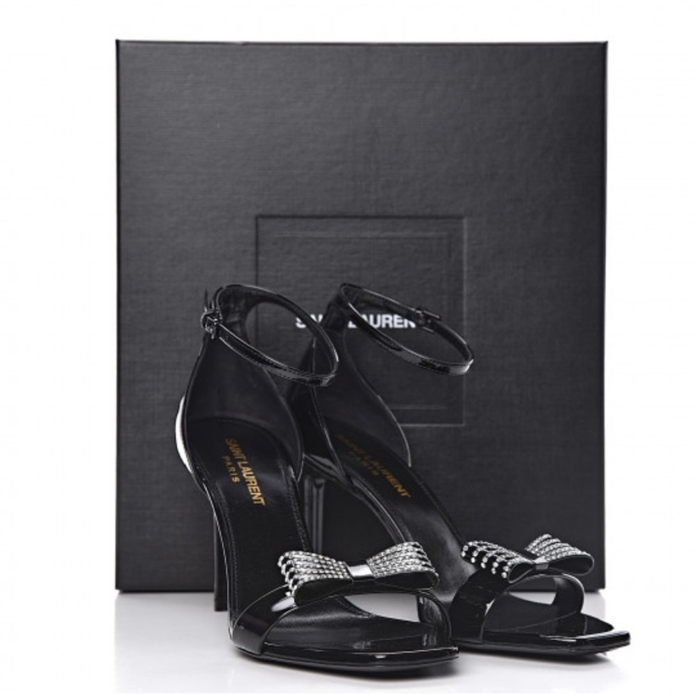 SAINT LAURENT
Patent Calfskin Crystal Amber Bow 85 Ankle Strap Sandals 41 Black